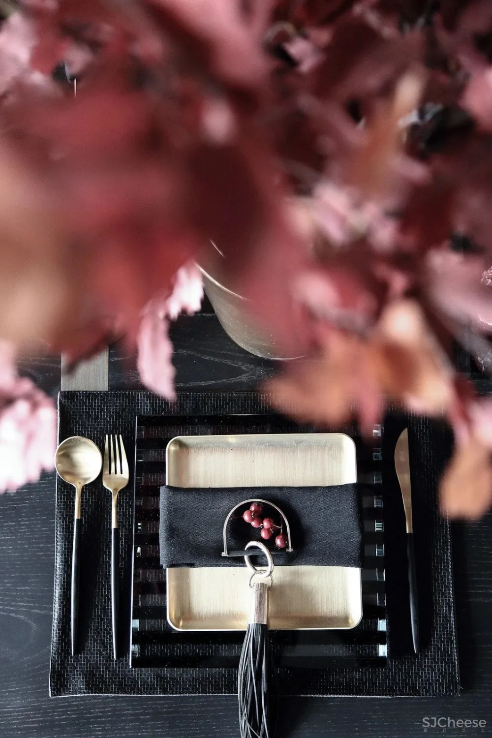 设计师告诉你轻奢不再是金色、高级不再是黑色