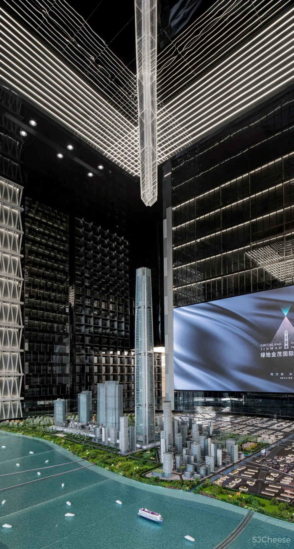 在镜像世界中寻找自己【绿地金茂国际金融中心售楼处】