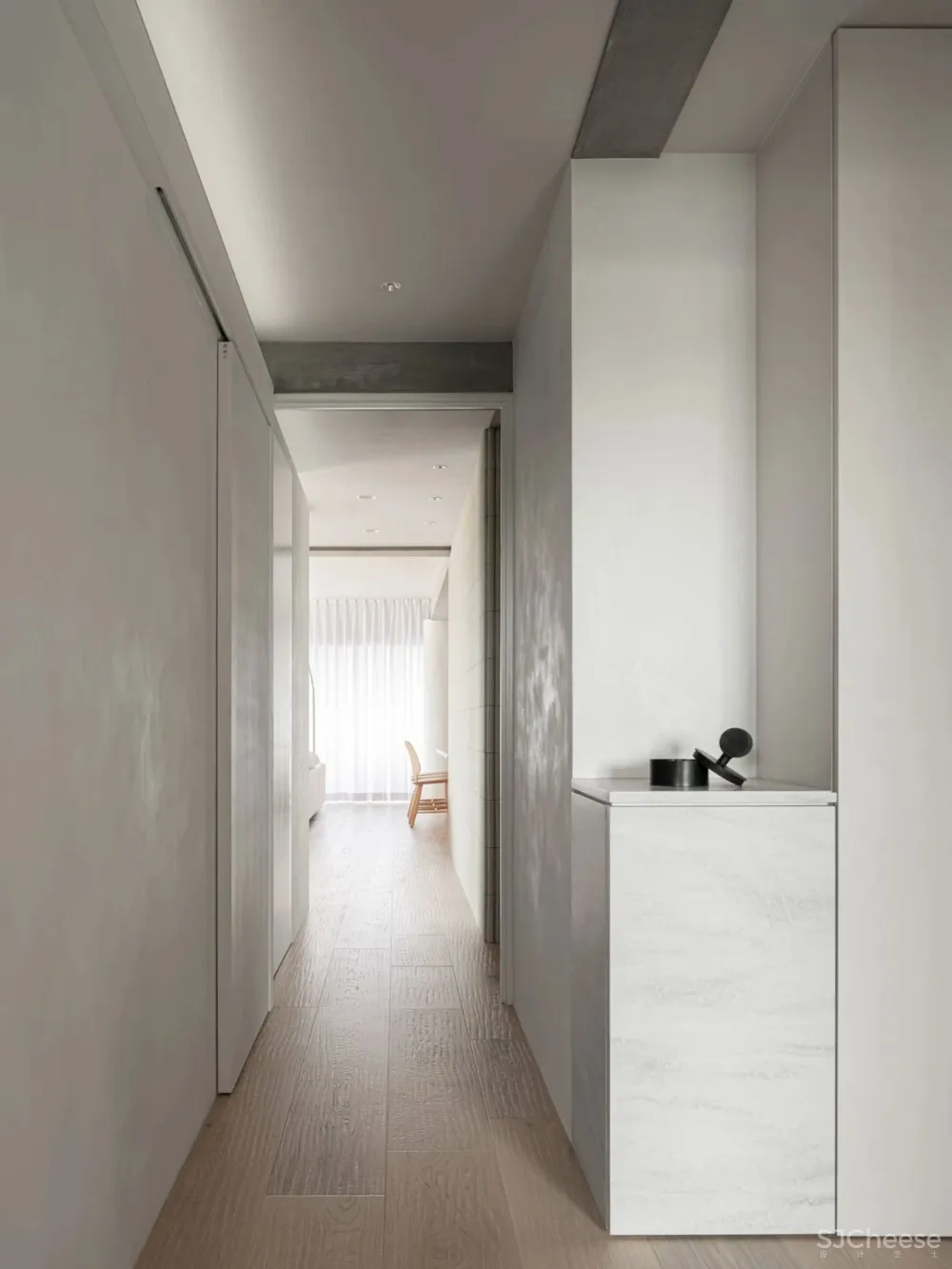 简约的现代公寓,用混凝土、木材、肌理涂料做出高级的层次感