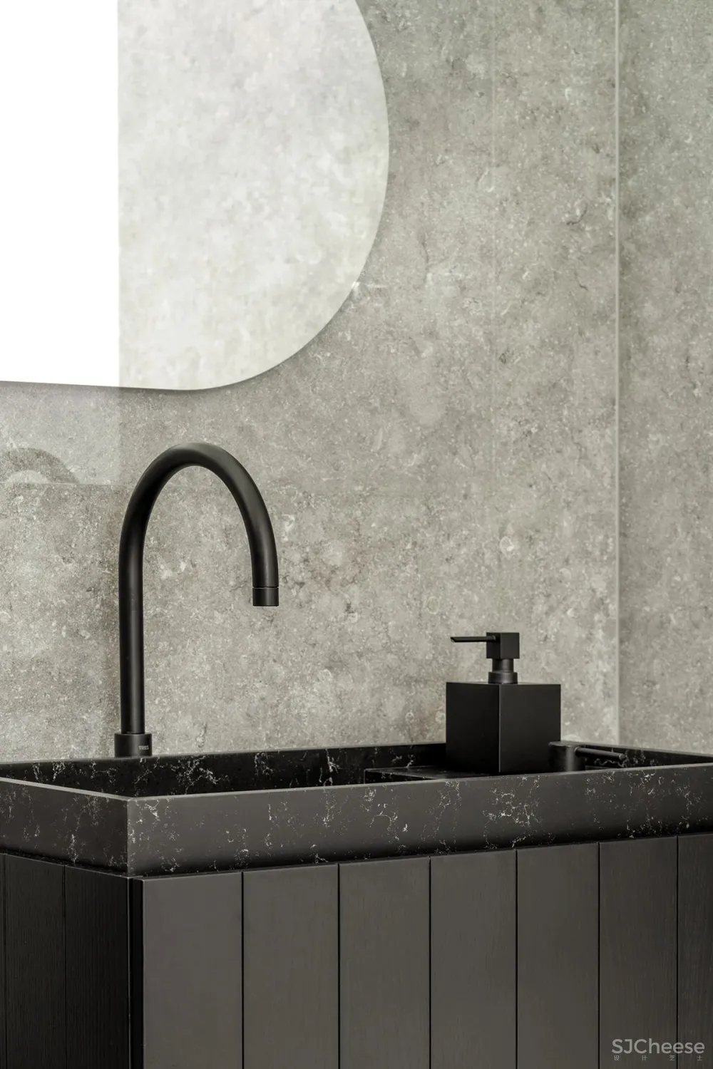 打破常规的房子,屋顶加个仰角引光入室,这样的自建房太有创意了!