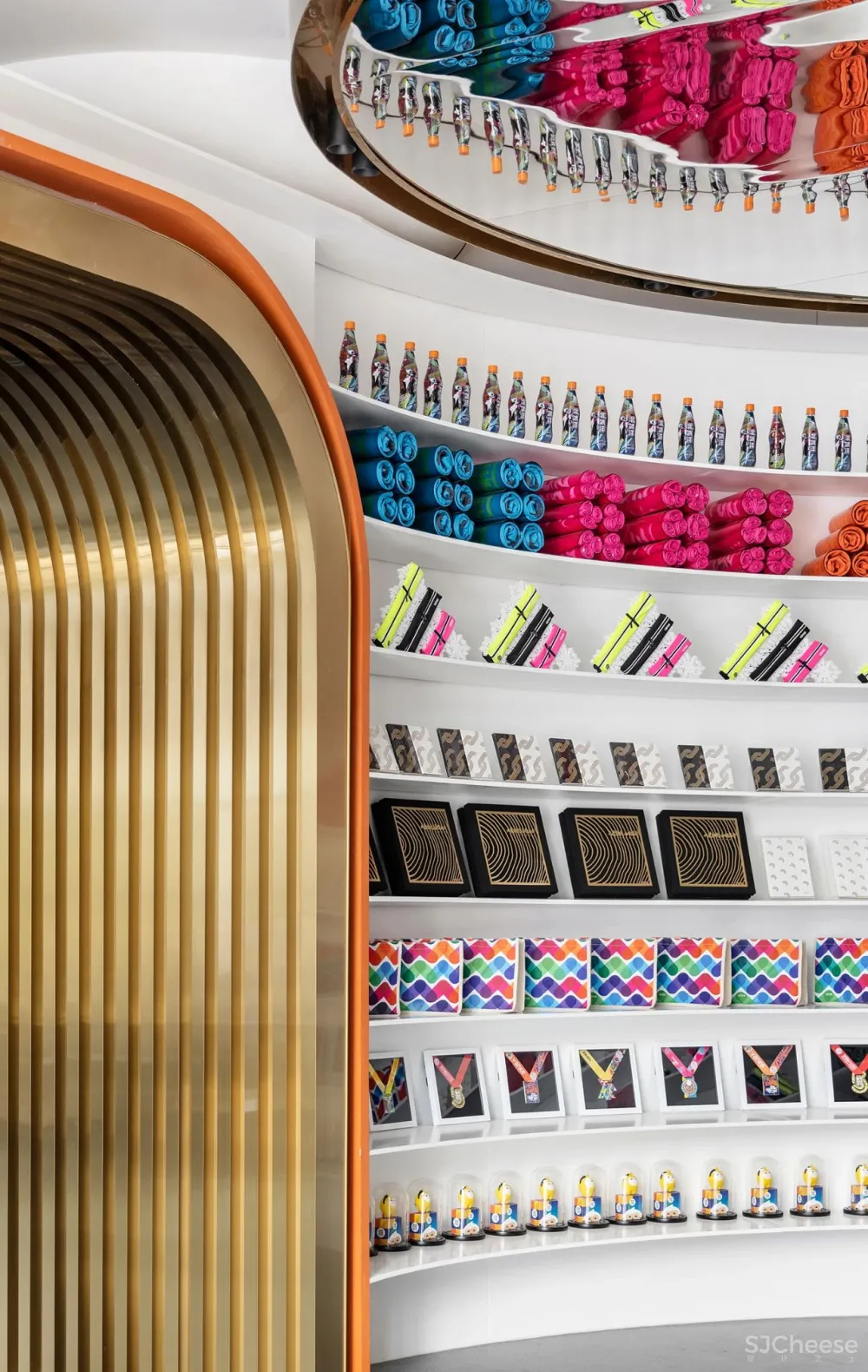 CLV×万科：色彩梦幻联动，打造都市中的“天真避难所”!