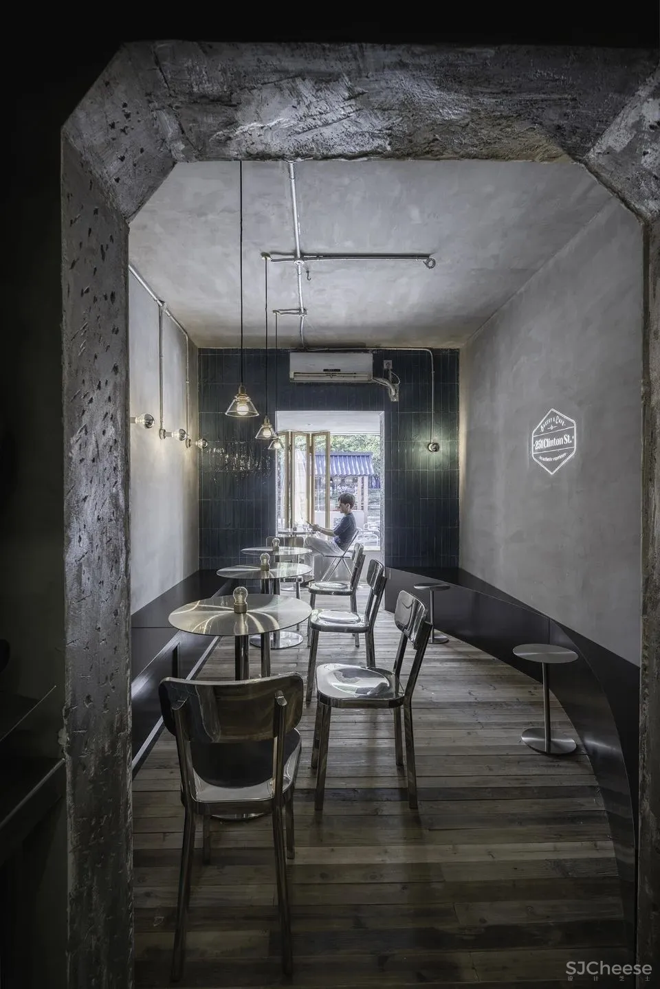 一间开放式的街边店