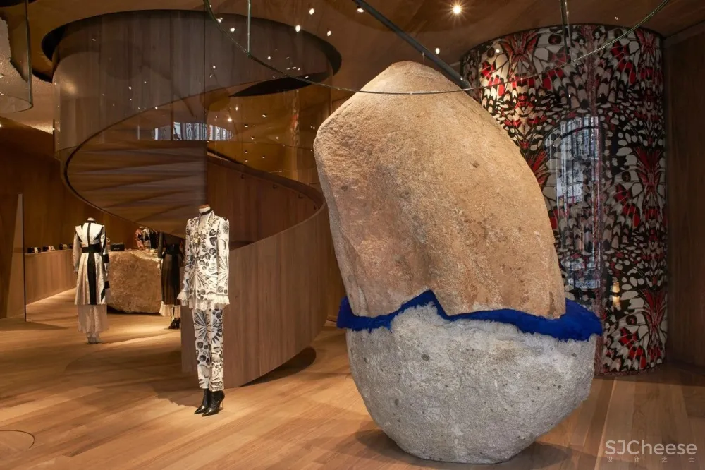 Alexander McQueen 的旗舰店,灵感竟源于一栋乡下房子!