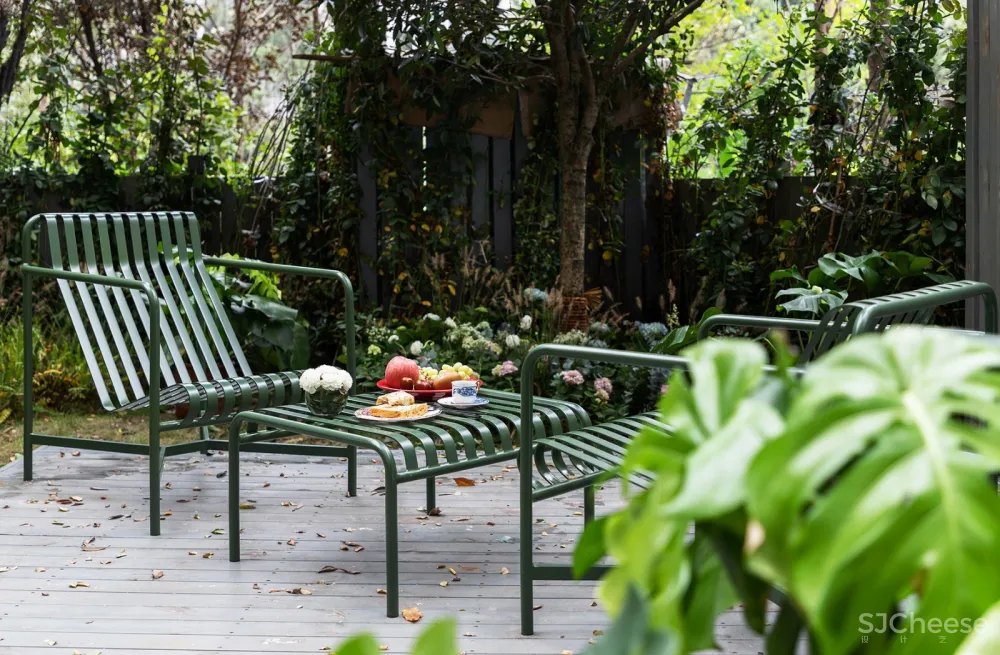 满满艺术复古风,她的家装扮得戏剧感十足!