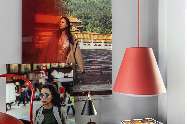 满满艺术复古风,她的家装扮得戏剧感十足!