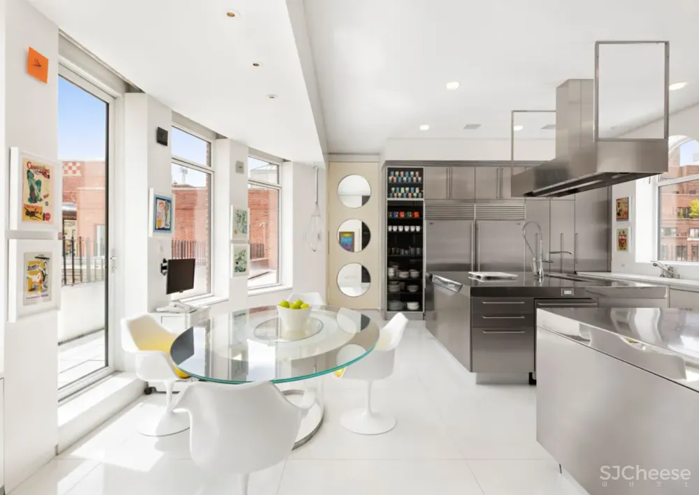 3 亿的顶层公寓，老房改造成极简的前卫豪宅，网友：“一般人欣赏不来“