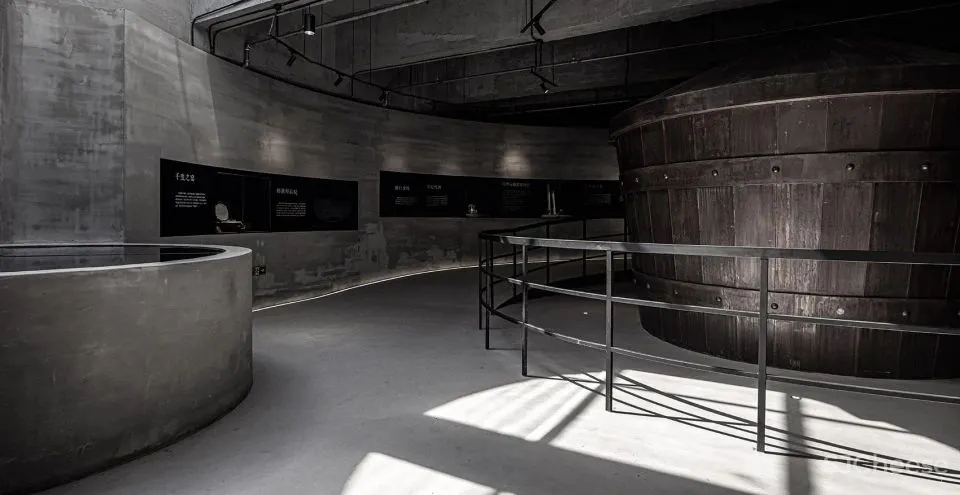 “光影”与“酒香”的交汇 石斛酒博物馆