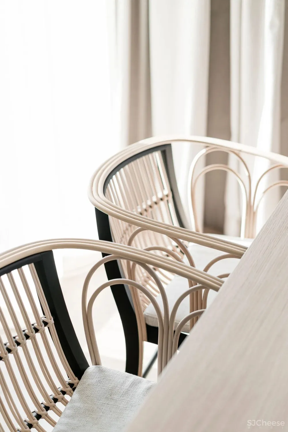 简约风的两室一厅,卧室用木饰面做背景太有范了!