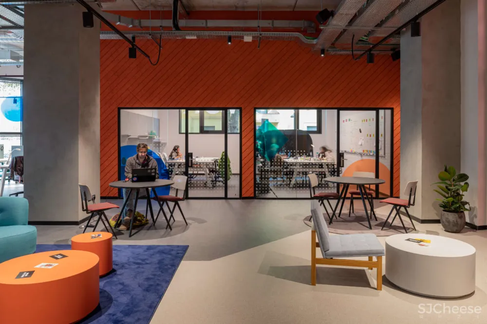 酒店还有共享办公,公区配置也「不讲武德」,网友:联合办公感觉要凉?