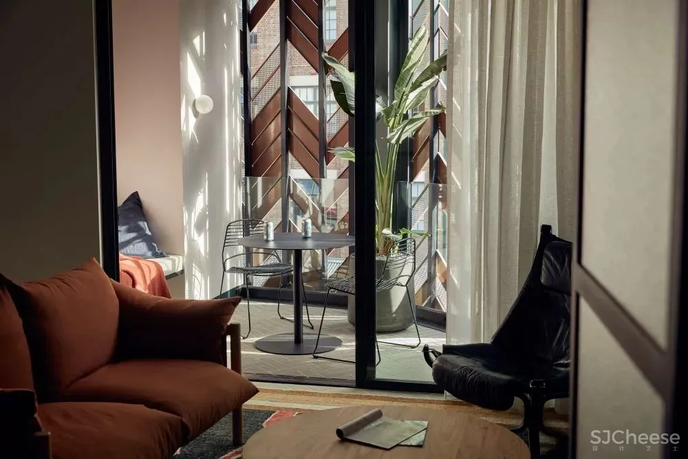 老仓库改酒店,粗糙的样子也很美