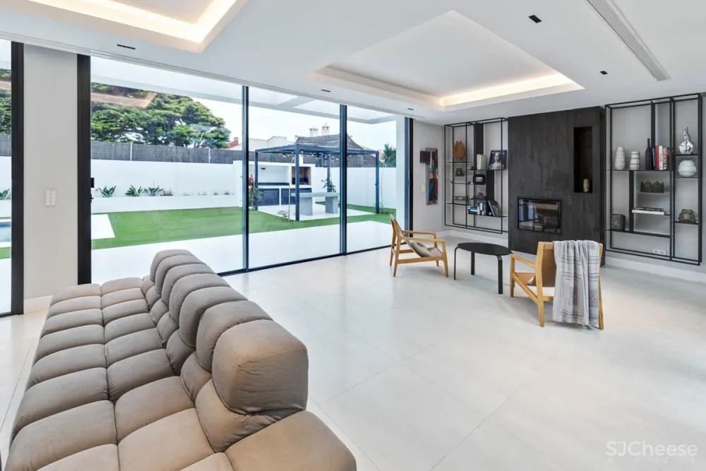 只有这座白色海滨别墅,才配得上加的斯这片海