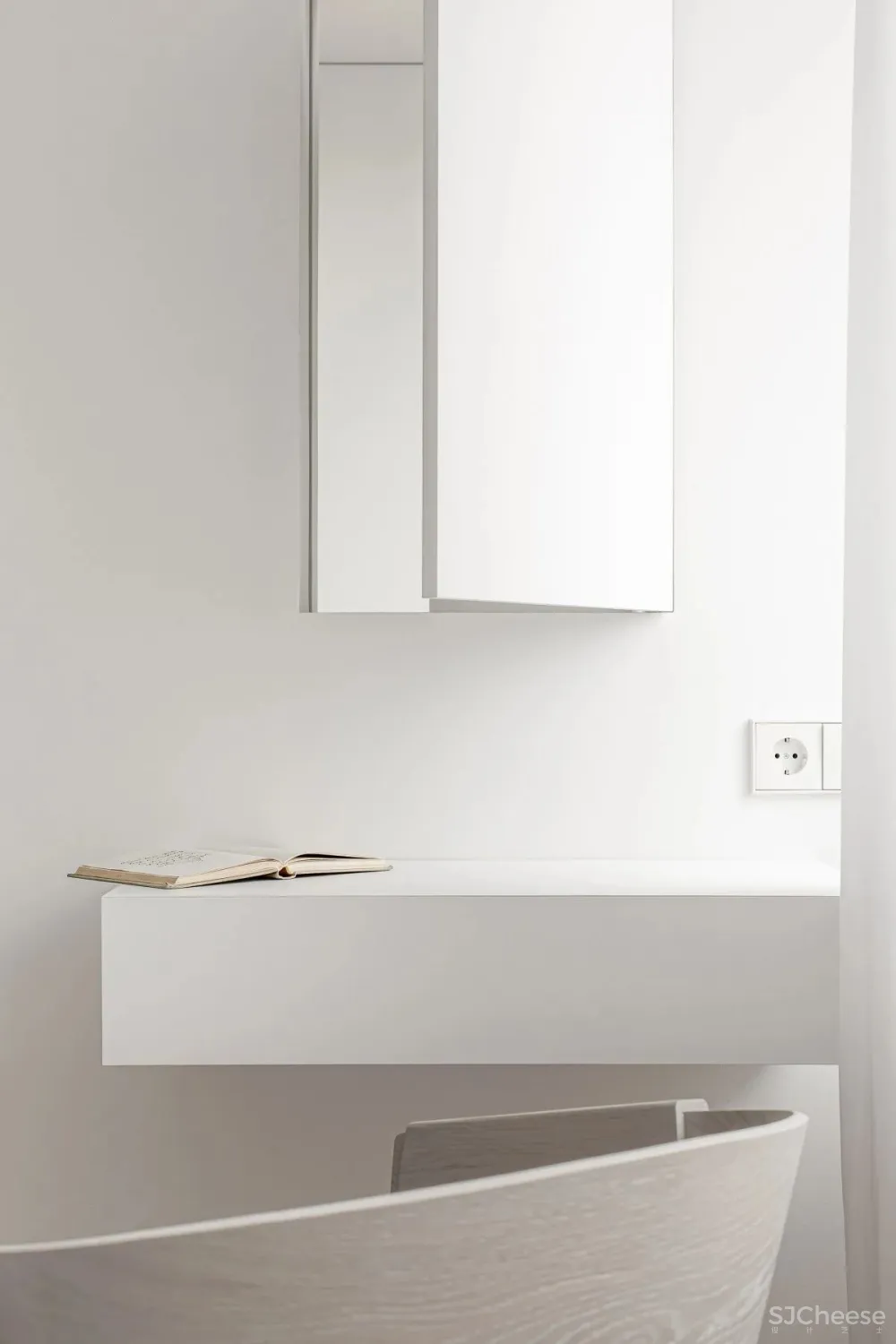 Kanstantsin Remez-极简主义和朴素美学