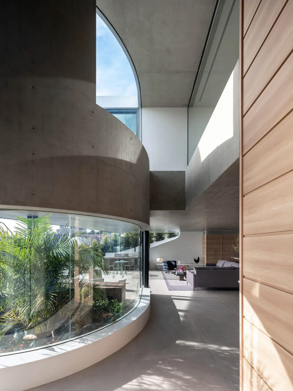 不落俗套的海景别墅,混凝土勾勒雕塑外观,太牛了!