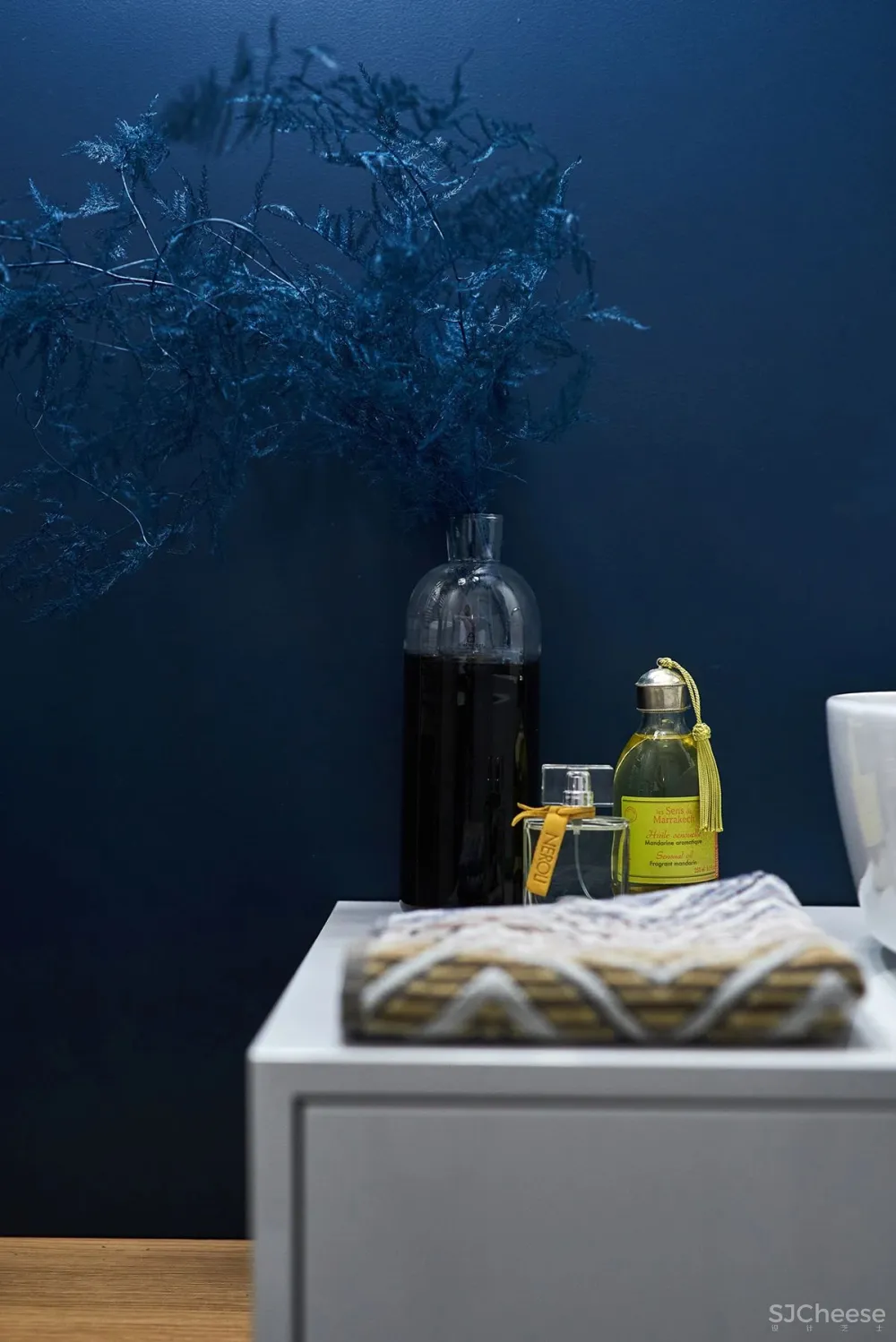 Andrea Szakos 顶层豪宅的色彩软装