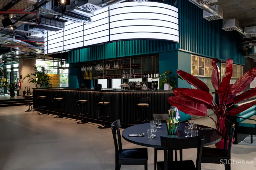 酒店还有共享办公,公区配置也「不讲武德」,网友:联合办公感觉要凉?