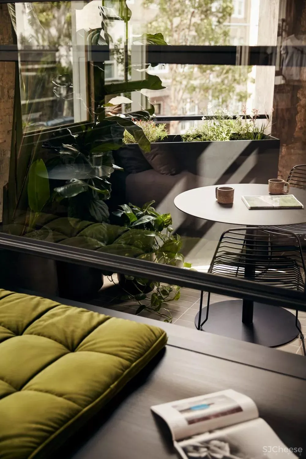 老仓库改酒店,粗糙的样子也很美