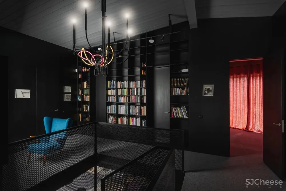 189m²黑色系别墅,藏于林间的避世居所