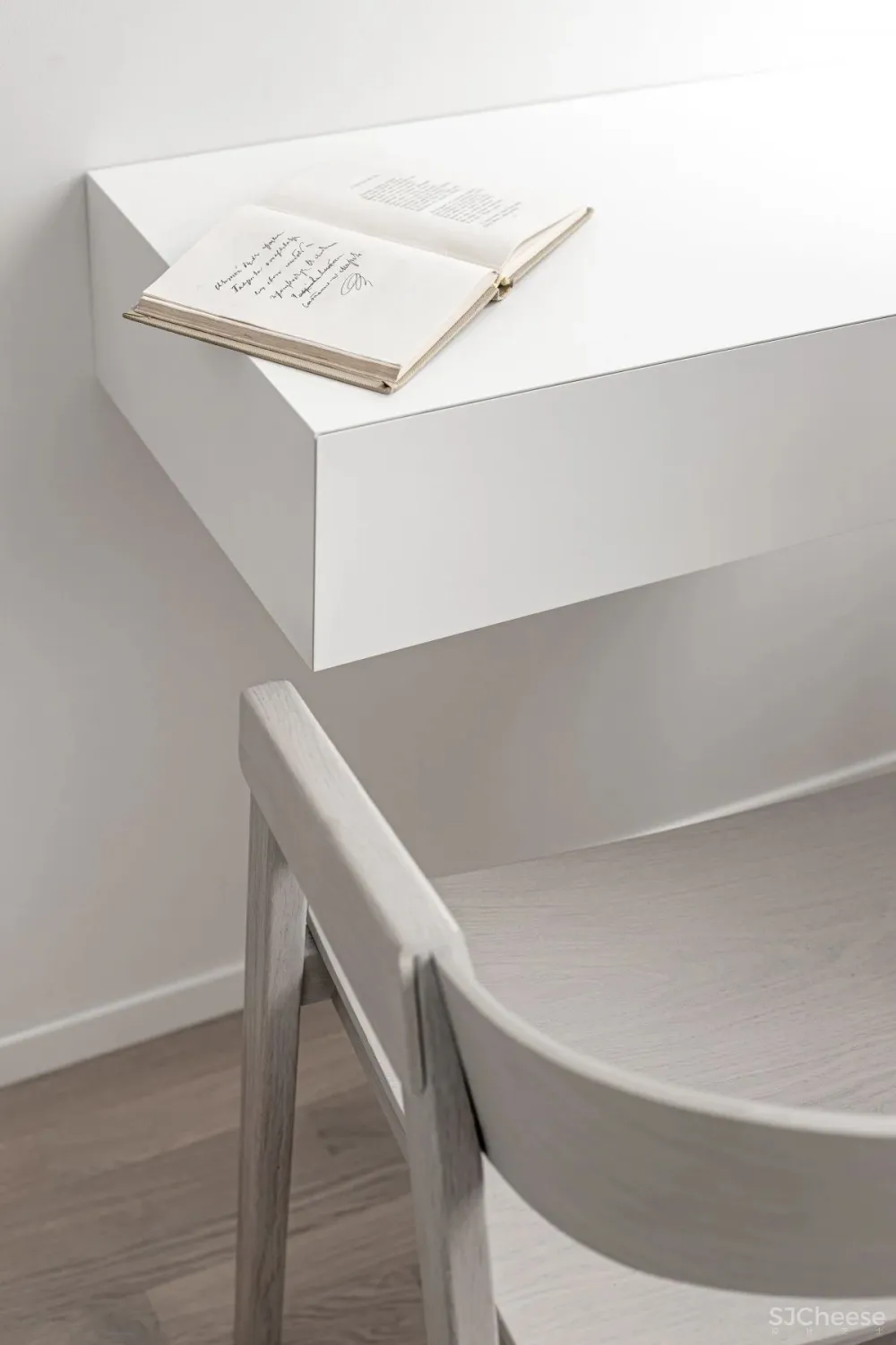 Kanstantsin Remez-极简主义和朴素美学