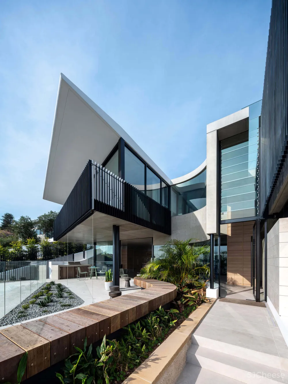 不落俗套的海景别墅,混凝土勾勒雕塑外观,太牛了!