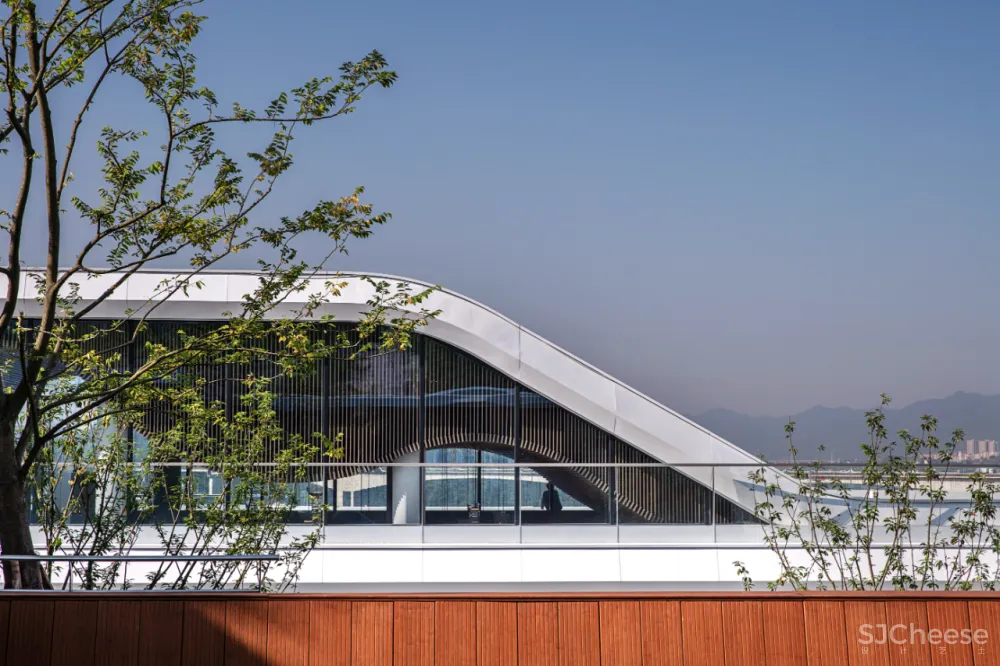 轶品·新作 尚壹扬 × 重庆阳光城·悦江山:天外飞来的洁净,恍如隔世