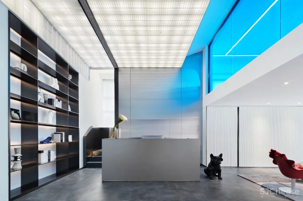 如墨设计|创意美学玩转空中Loft办公样板