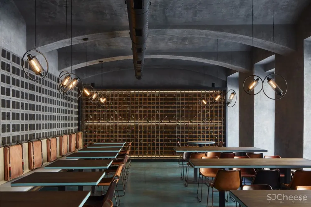 新作 布拉格Gran Fierro餐厅：将木炭融入粗野风格 Formafatal