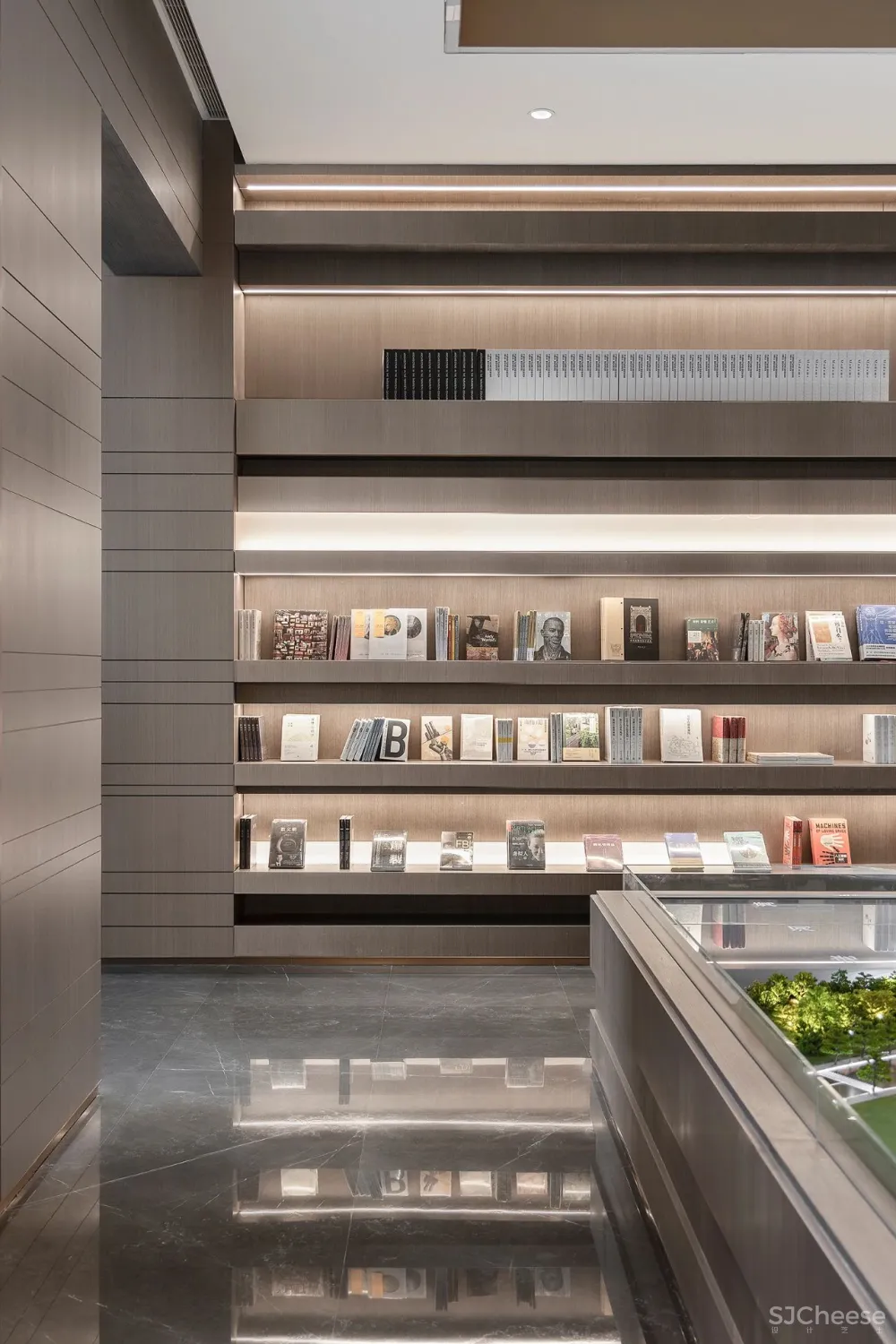 CLV-中海：时尚与温雅邂逅，打造城市里的时光书局！