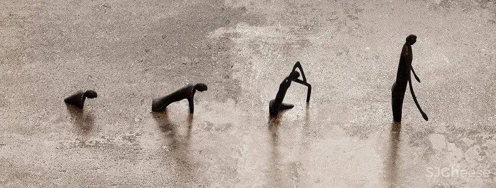 这位设计师真的很有预见性,一不小心就撞了当下热度最高的“灰黄”组合