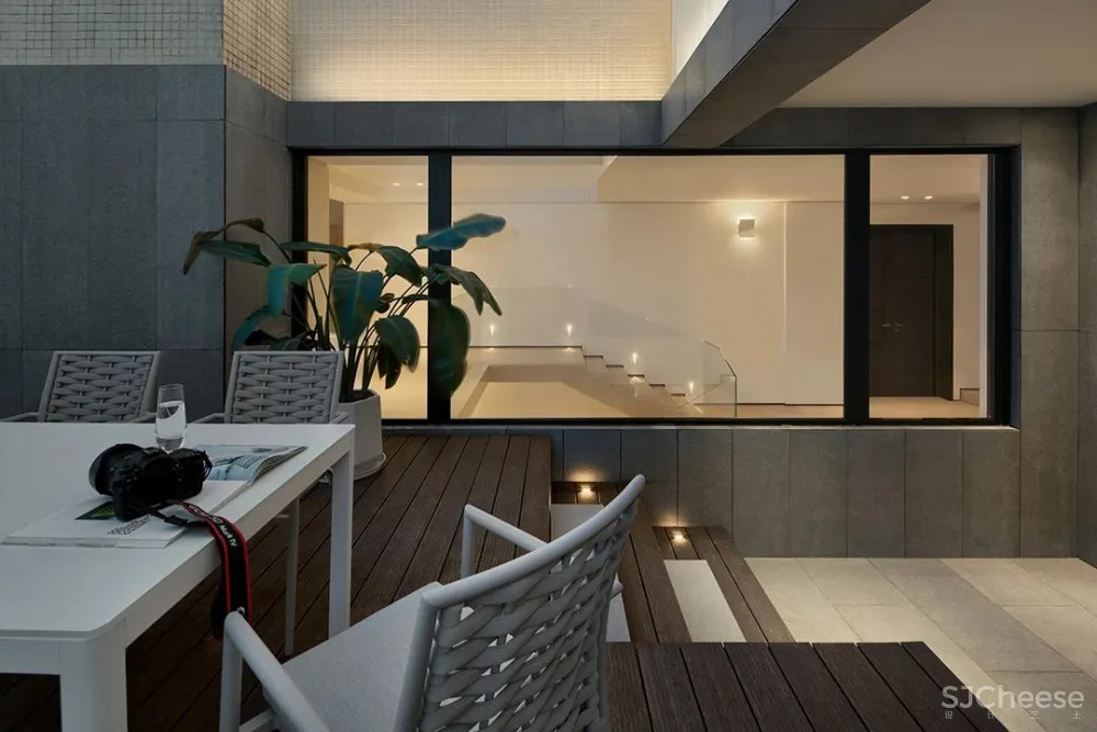 JANMEI 黄洁新 540㎡ 顶层复式,一家人将生活过成了极简诗意