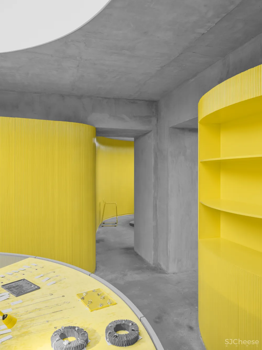 珠宝品牌Avgvst圣彼得堡最新旗舰店,整店运用了极简主义手法