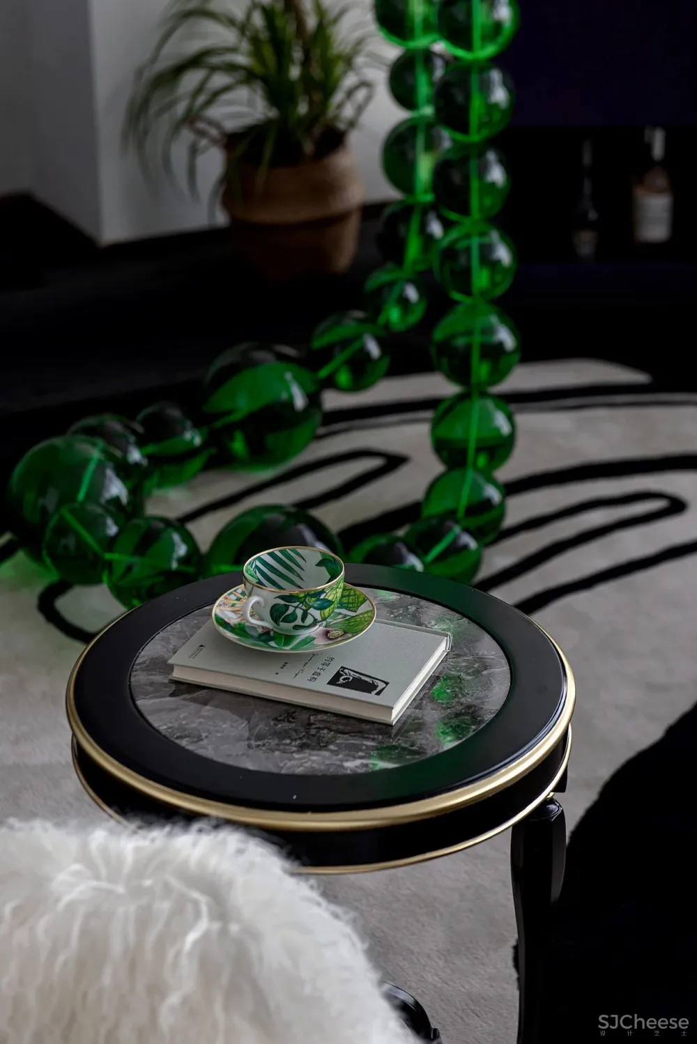 冷艳轻复古，叛逆又迷人的美！