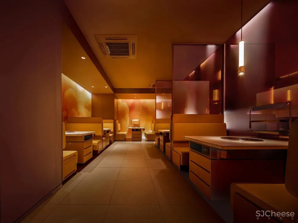 火红而热烈，燃起暖冬活力的幻妙天地！