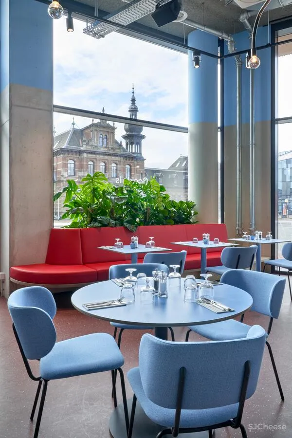 酒店还有共享办公,公区配置也「不讲武德」,网友:联合办公感觉要凉?