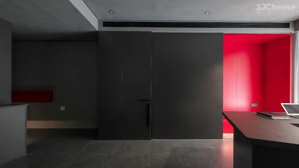 女教师的70㎡独居,感受黑红色调的“明”与“暖”|FF design