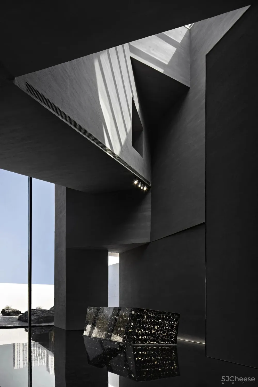 矩阵纵横新作丨一座沒有劇本的石頭城，蘇寧世茂璀璨雲著