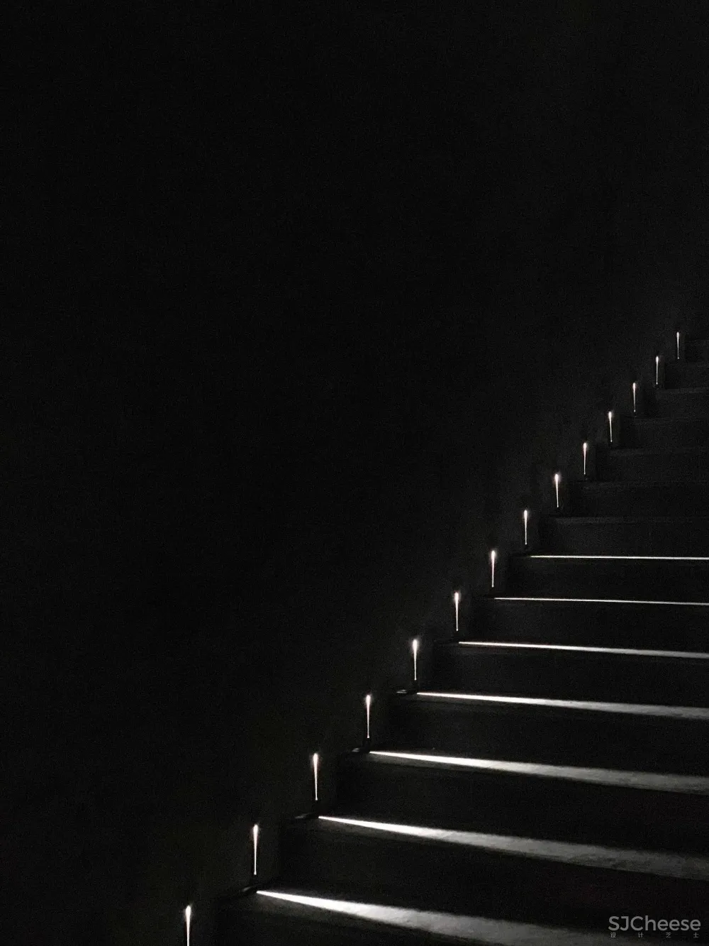 矩阵纵横新作丨一座沒有劇本的石頭城，蘇寧世茂璀璨雲著