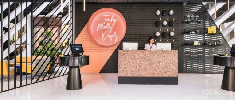 酒店还有共享办公,公区配置也「不讲武德」,网友:联合办公感觉要凉?