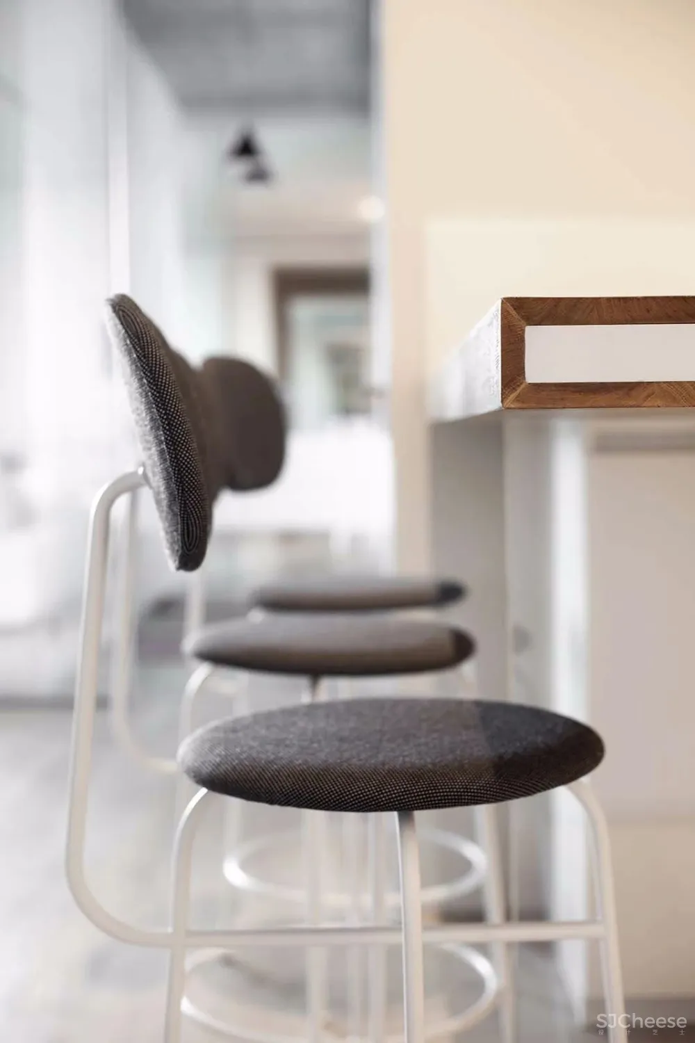 78㎡的单身简约公寓，竟只用2扇门搞定空间布局？