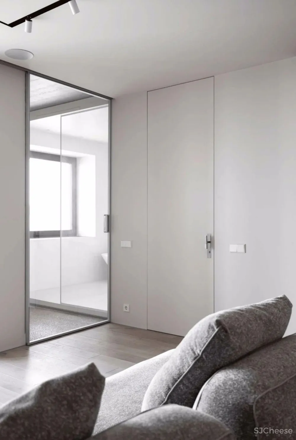 78㎡的单身简约公寓，竟只用2扇门搞定空间布局？