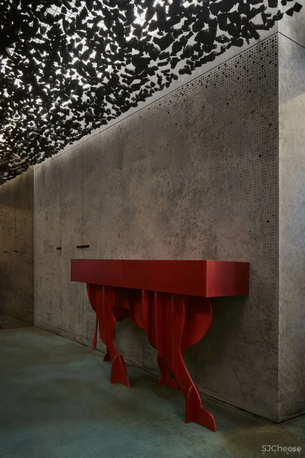 新作 布拉格Gran Fierro餐厅：将木炭融入粗野风格 Formafatal