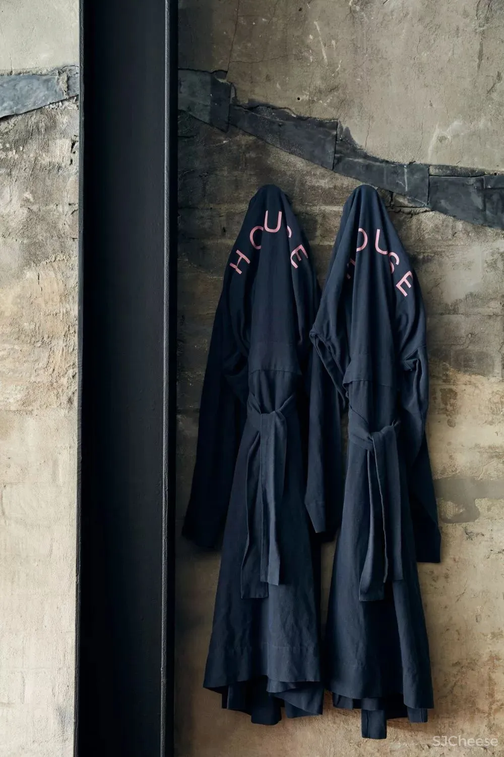 老仓库改酒店,粗糙的样子也很美