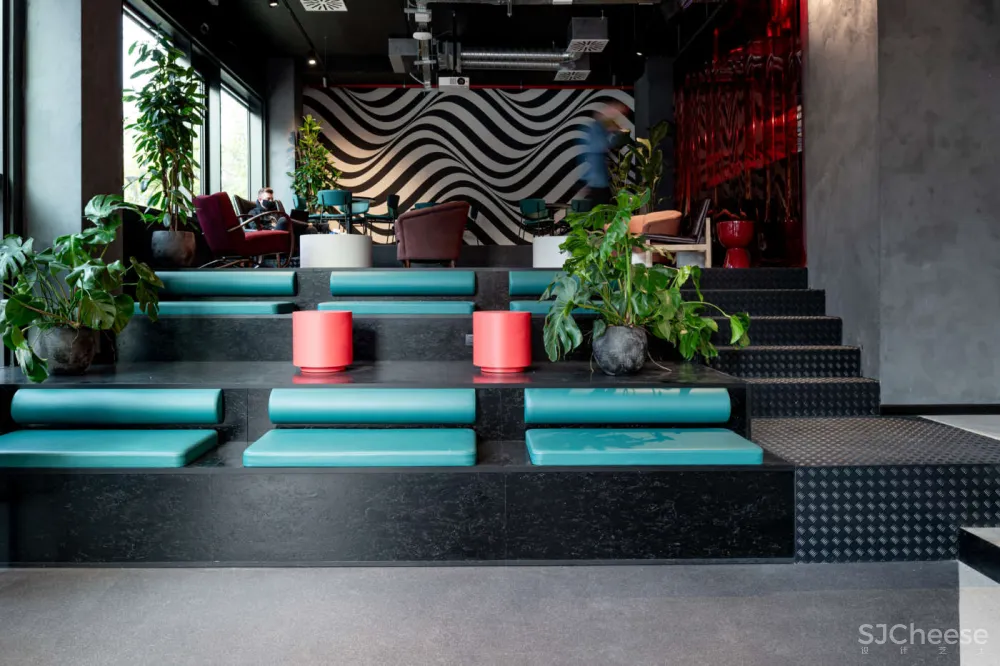 酒店还有共享办公,公区配置也「不讲武德」,网友:联合办公感觉要凉?