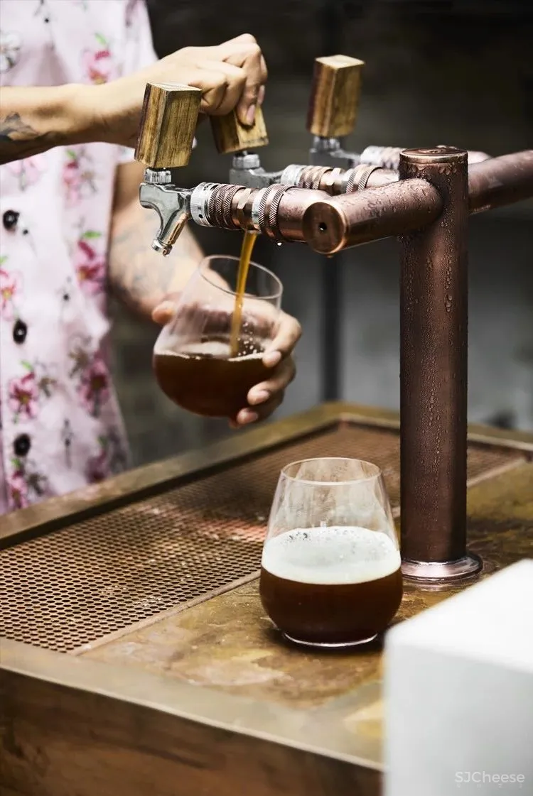 老仓库改酒店,粗糙的样子也很美