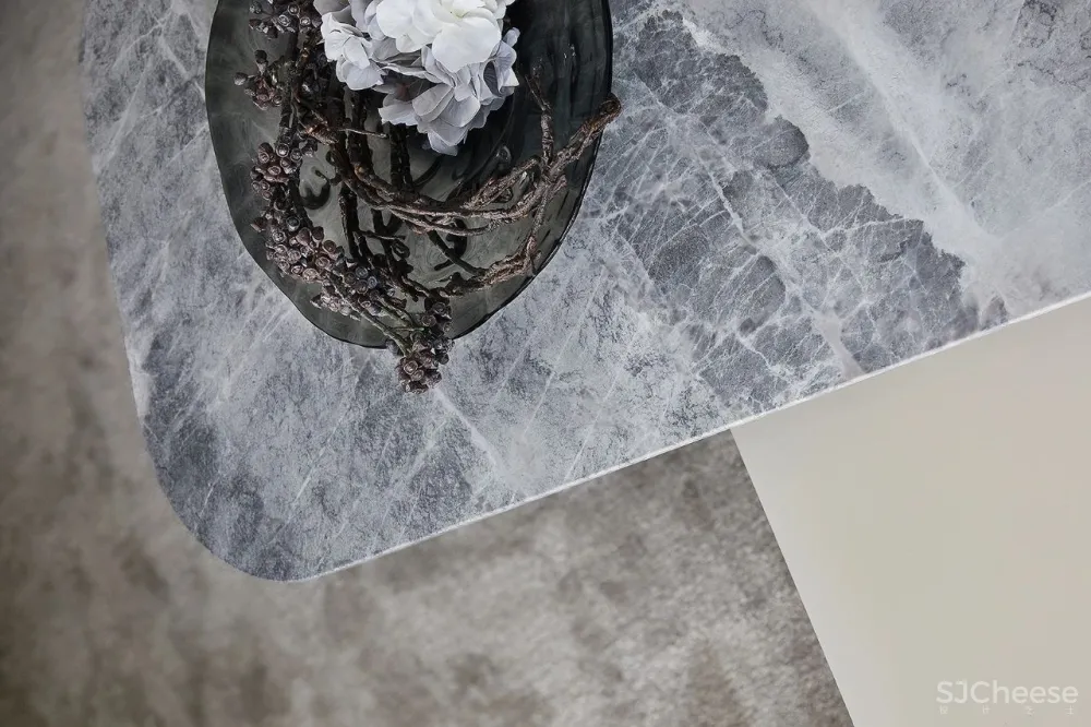 纯净而内敛，大隐于日光的莫兰迪美宅