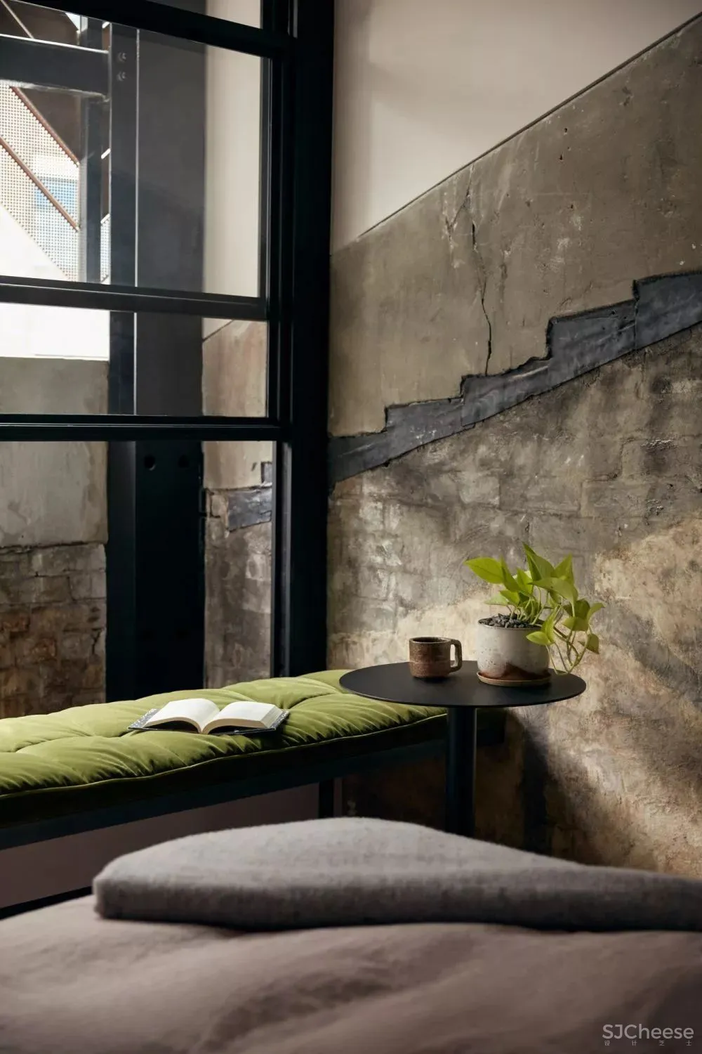 老仓库改酒店,粗糙的样子也很美