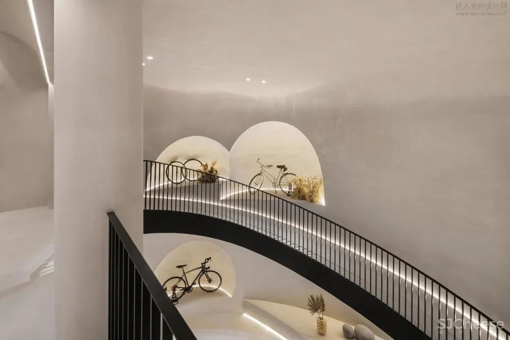 行迹的探索丨唐忠汉新作