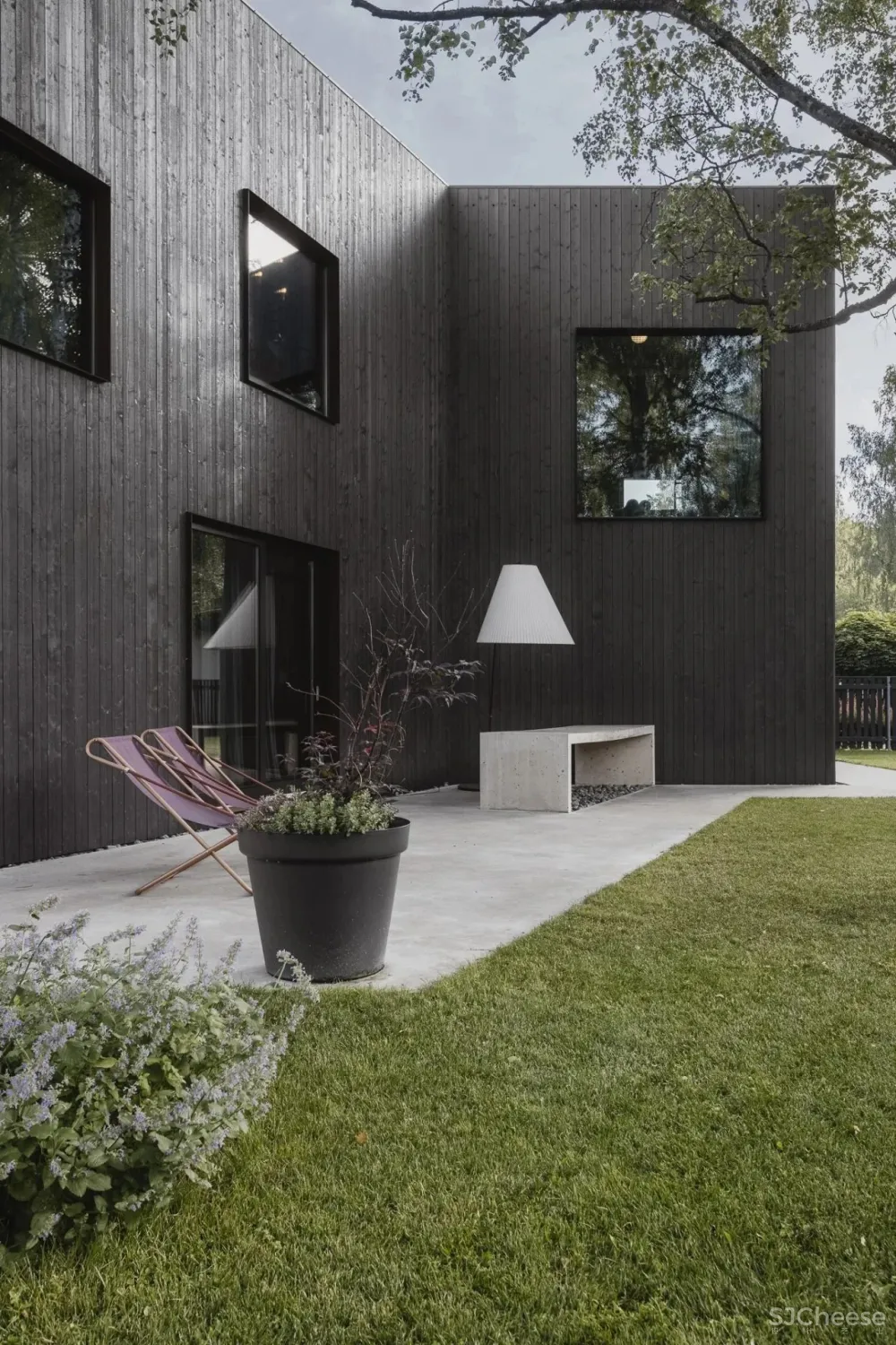 189m²黑色系别墅,藏于林间的避世居所