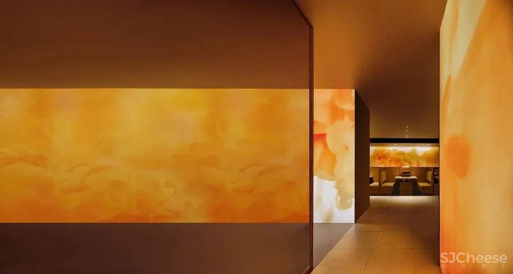 火红而热烈，燃起暖冬活力的幻妙天地！