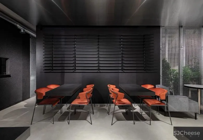 “暗黑风”咖啡厅,不锈钢创造迷离效果