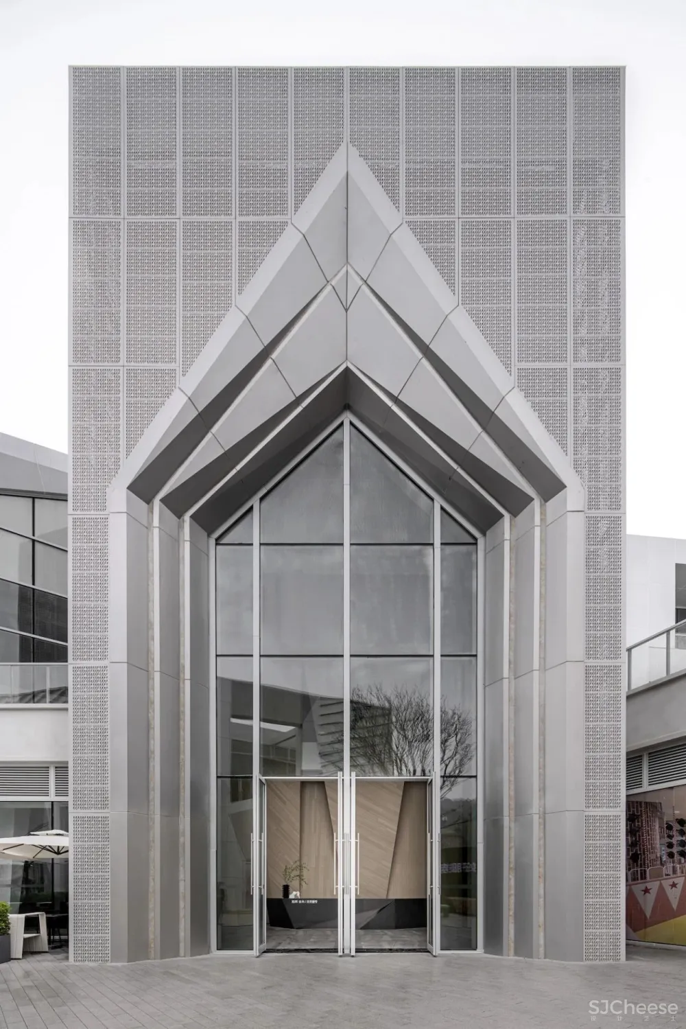 尚壹扬新作丨折线,让空间起舞:旭辉⾦科·贵阳乌当销售中⼼